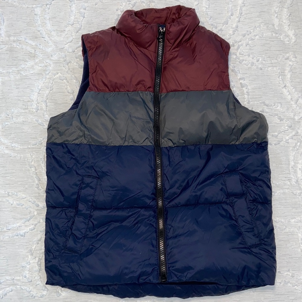 Boys puffer vest size 8 (M)